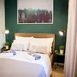 Luxurious With Private Garden Split