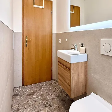 Luxurious With Private Garden 아파트 스플리트