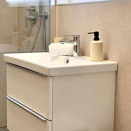 Luxurious With Private Garden