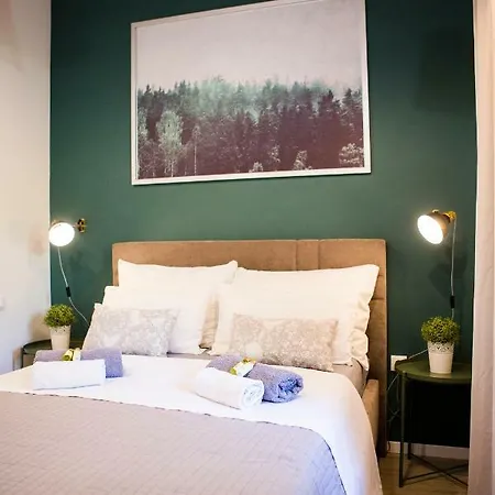 Luxurious With Private Garden 스플리트