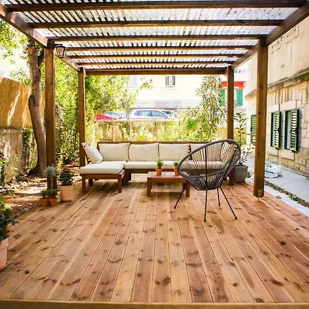 Luxurious With Private Garden 스플리트