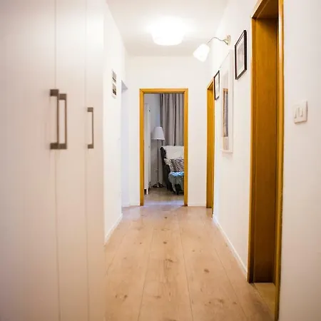 아파트 Luxurious With Private Garden 스플리트