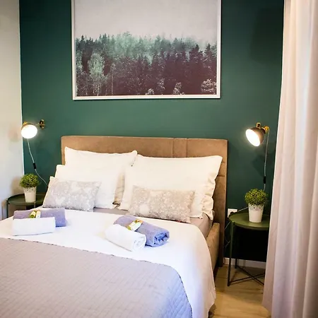 Luxurious With Private Garden 스플리트