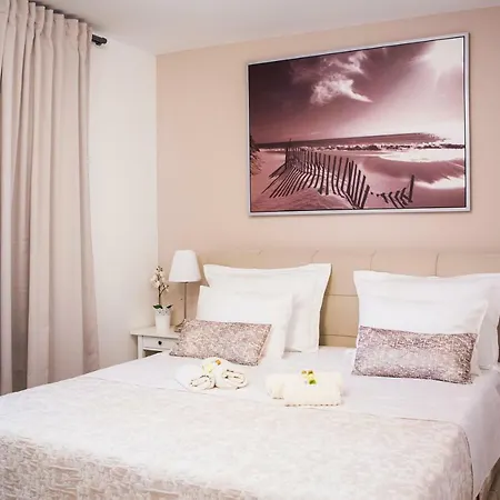 Luxurious With Private Garden Apartamento