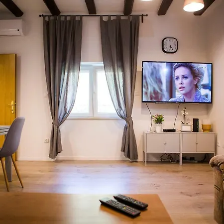 Luxurious With Private Garden * 스플리트