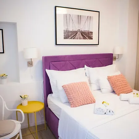 Luxurious With Private Garden 아파트 *