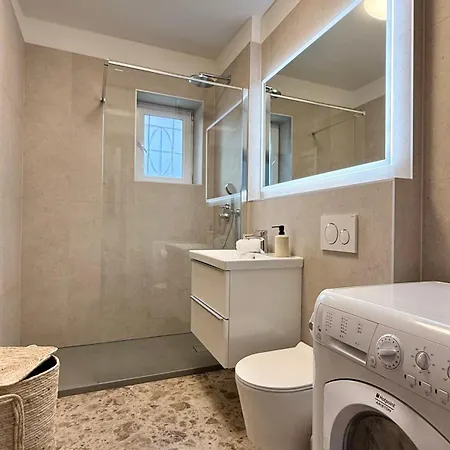 Luxurious With Private Garden Split