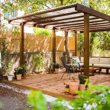 Luxurious With Private Garden Apartamento